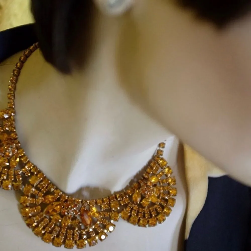 ♥️ Vintage Rhinestone necklace, Delicious marmalade orange unique scallops
